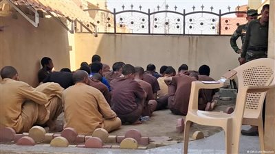 ترامب يطالب أوروبا باستعادة مئات من معتقلي داعش في سوريا