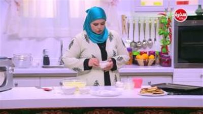 بالفيديو.. طريقة إعداد بسكويت جوز الهند