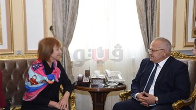 تفاصيل زيارة وفد المركز الثقافي البريطاني لجامعة القاهرة (صور)