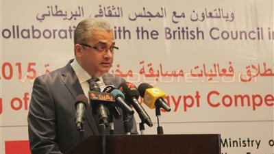 وزير البحث العلمي يغادر القاهرة متوجهًا إلى المغرب