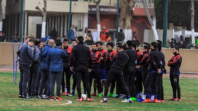 لاسارتي يجتمع مع لاعبي الأهلي