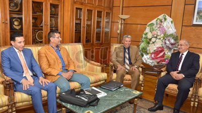 رئيس هيئة تنمية الصعيد يبحث توظيف جامعة أسيوط في التنمية (فيديو)