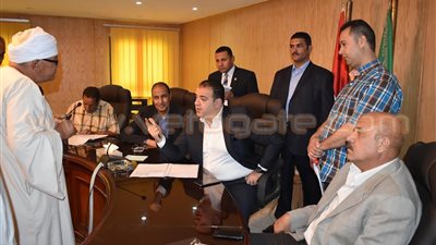 محافظ الفيوم: توفير مساعدات مالية وفرص عمل لعدد من المواطنين