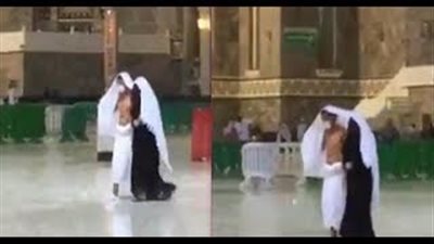 شاهد ماذا فعل رجل مع زوجته أثناء هطول الأمطار بمكة المكرمة (فيديو)