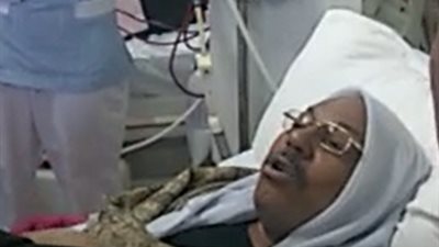 مريض بالتأمين الصحي لوزيرة الصحة: «عاوزين أدوية» (فيديو)