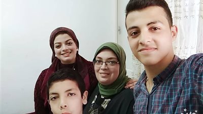 الأولى على الدبلومات الفنية بدمياط: علمت بالخبر من مكتب الوزير (صور)