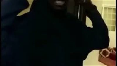 رد فعل غير متوقع لخادمة طلبت منها فتاة تنظيف غرفة الأطفال (فيديو)