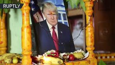 ترامب يتحول إلى إله جديد لدى الهنود (فيديو)