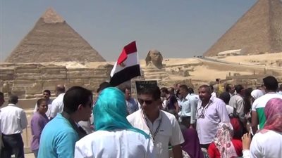 وقائع اغتيال 18 ألف مرشد سياحي.. القانون يحرمهم من «التأمين الصحي وبطاقات التموين».. نقيب المرشدين السياحيين يطالب «المشاط» بالتدخل لإنهاء المعاناة.. ولقاء عاجل لمناقشة أزماتهم