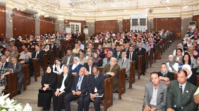 رئيس جامعة القاهرة يشهد حفل تأبين عميد كلية الآداب الأسبق (صور)