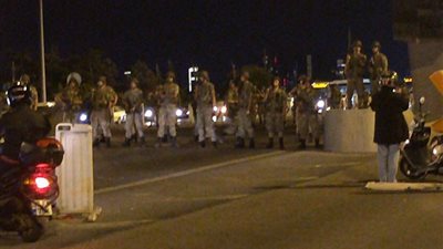 بالفيديو والصور..انقلاب عسكري في تركيا ضد أردوغان