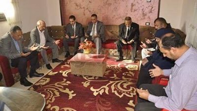 بالصور.. رئيس جامعة القناة يقدم واجب العزاء لأسرة الطالب هاني أبوصوير