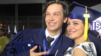 ريهام عبدالغفور تحتفل بتخرج ابنها