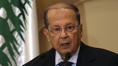 رئيس لبنان يسعى بمساعدة دبلوماسية لكشف غموض استقالة الحريري