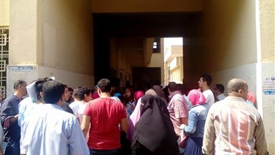 بالفيديو والصور.. مشادات كلامية بـ«خدمة حلوان» خلال التقديمات