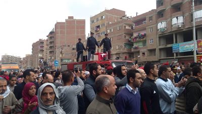 مسيرة هتافات أثناء تشييع جثماني شهيدي الواجب بسيناء في الخصوص وطوخ (فيديو)