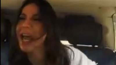 بالفيديو.. انهيار فريـال يوسف في «هاني هز الجبل»