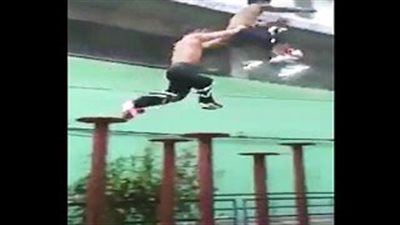 بالفيديو.. شابان ينفذان أفضل حركات التوازن