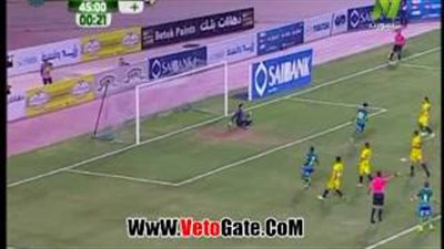 بالفيديو.. المقاصة يتقدم على المقاولون بهدف في الشوط الأول