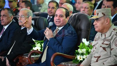 أبرز إنجازات السيسي في 10 أيام.. اختيار مصر رئيسا للاتحاد الأفريقي 2019.. انفراجة سد النهضة.. خارطة طريق جديدة للعلاقات المصرية السودانية.. انطلاق العملية الشاملة.. زيارة مسقط وأبو ظبي.. وفتح معبر رفح