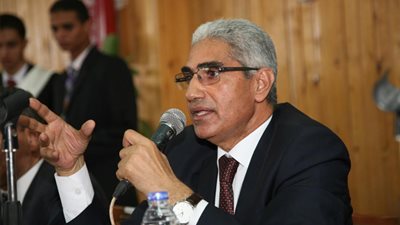 رئيس جامعة جنوب الوادي في زيارة لمستشفى التأمين الصحي بقنا