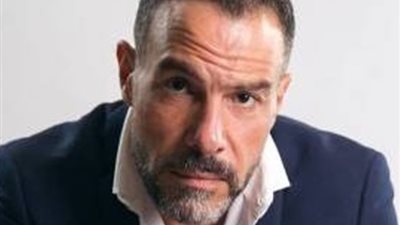 محمد خميس يعود للمسرح بـ«مركب بلا صياد»