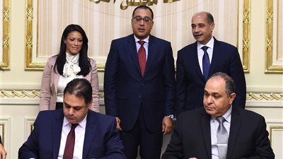 رئيس الوزراء يشهد توقيع اتفاقية بشأن برامج تحفيز الطيران