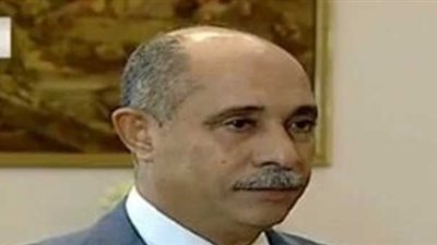 وزير الطيران المدني يتفقد مقر الشركة القابضة للمطارات والملاحة الجوية