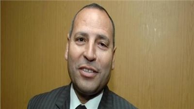 نائب محافظ القاهرة يتابع مشكلة الصرف بنفق مشاة في عين شمس