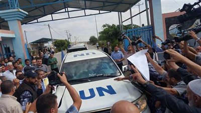 بالصور.. أهالي الأسرى الفلسطينيين يعترضون موكب أمين عام الأمم المتحدة