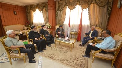 مطران بورسعيد يترأس وفدا كنسيا لزيارة المحافظ (صور)