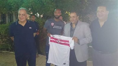 بعثة الزمالك تكرم السفير المصري بالجزائر