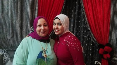 الثانية بالدبلومات الفنية: حلمي أكون دكتورة بتجارة بورسعيد (فيديو وصور)