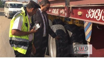 بالصور.. حملات مرورية للكشف على سلامة إطارات السيارات للحد من حوادث الطرق
