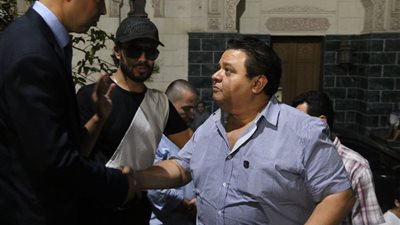 خالد جلال ومحمد فراج يقدمان العزاء في والد محمد فهيم