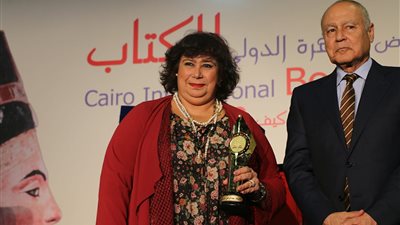 تكريم وزيرة الثقافة والسفير الجزائري في ختام معرض الكتاب ٢٠١٨