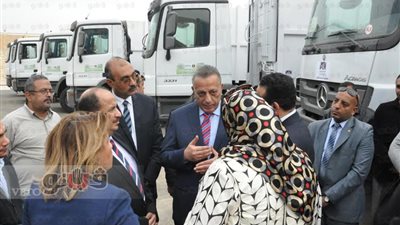 محافظة الجيزة تتسلم 10 معدات نظافة