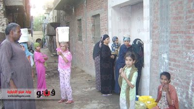 بالصور.. شبح انقطاع المياه يطل برأسه على 67 قرية بالمنيا.. بوار مئات الأفدنة والترع الملجأ الوحيد للشرب.. ومسئولو المياه يتهمون شركة الكهرباء.. والأهالي يطالبون بمعاقبة المتسببين في الكارثة