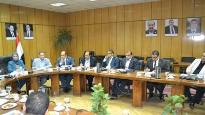 بالصور.. «القوى العاملة» تناقش أزمة الجامعة العمالية.. «عشري»: اتحاد العمال تجاهل خطة التطوير.. «إمام» يطالب بفصل الجامعة عن المؤسسة الثقافية.. «التعليم الفني»: