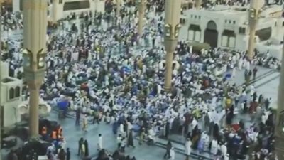 بالفيديو.. رسالة فيفي عبده لجمهورها من الحرم النبوي