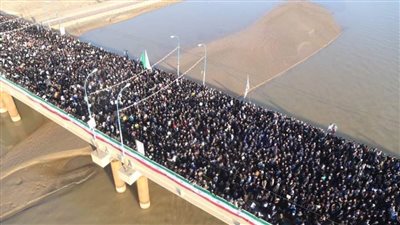 لحظة تشييع جثماني قاسم سليماني والمهندس بمدينة الأهواز الإيرانية | فيديو