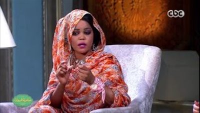 بالفيديو.. مذيع أوغندي يروي أغرب طقوس الزواج