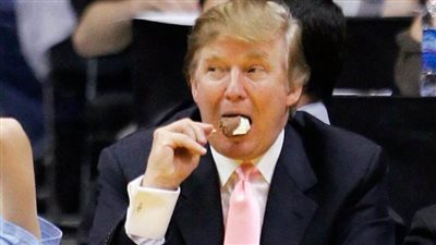 آيس كريم وبطاطس ولحم.. ماذا كان يفعل ترامب لحظة اغتيال قاسم سليماني؟