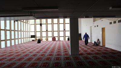 سوري يطعن مغربيًا ويختبئ في مسجد بكولونيا