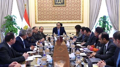 «مدبولي» يستكمل سلسلة لقاءاته بالمجالس التصديرية.. رئيس الوزراء: الدولة حريصة على النهوض بقطاع الصناعات الطبية.. و٤,٩ مليار دولار إجمالي صادرات المجلس التصديري لمواد البناء (فيديو وصور)