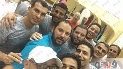 لاعبو المقاولون يحتفلون بالفوز على دجلة بالتقاط «سيلفي»