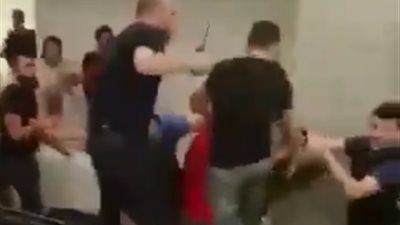 بالفيديو.. لحظة اعتداء الموالين لـ«أردوغان» على الجنود الأتراك