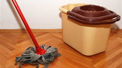 تعرفي على طرق العناية بالأرضيات «الباركيه» وتنظيفها