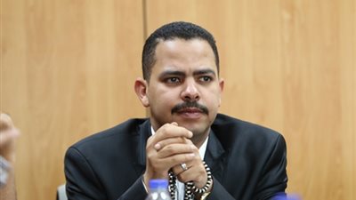 رؤساء الأحزاب يصلون «الوفد» لحضور اجتماع «لم الشمل»