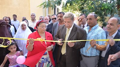 بالصور.. محافظ الإسماعيلية يفتتح توسعات بمدرسة عبد الله أبوعلي